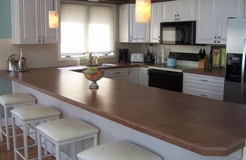 Avalon House | 20% September discounts in effect. Warm water and less crowds. Book today.