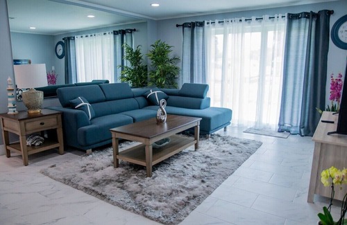 Dania Beach House | 2000 sq ft, 3 bed 3 bath & large game room