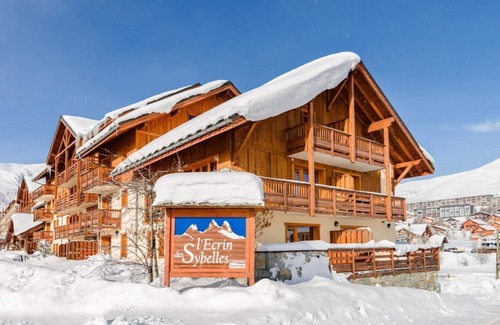 La Toussuire Apartment | 200m from resort center, fitness, swimming pool, sauna, hammam, terrace, balcony, tv, ski locker