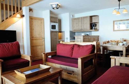 La Toussuire Apartment | 200m from resort center, fitness, swimming pool, sauna, hammam, balcony, tv, ski locker, 40m²