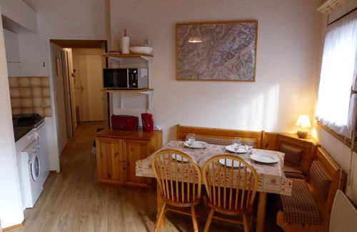 Les Contamines-Montjoie Apartment | 200m from ski slopes, 3rd floor, view mountain, balcony, parking, tv, ski locker, 38m²