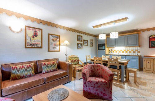 Les Belleville Apartment | 200m from resort center, 2nd floor, view mountain, fitness, swimming pool, sauna, hammam, balcony