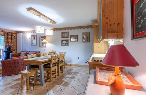 Les Belleville Apartment | 200m from resort center, 2nd floor, view mountain, fitness, swimming pool, sauna, hammam, balcony
