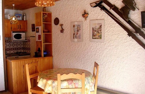 Champagny-en-Vanoise Apartment | 200m from ski slopes, 1st floor, view mountain, balcony, tv, ski locker, 24m², Champagny-en-Vanoise