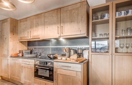 Les Boisses Apartment | 200m from resort center, 6th floor, fitness, swimming pool, sauna, hammam, balcony, tv, ski locker