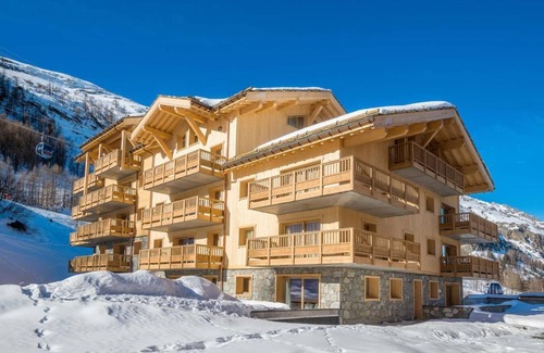 Les Boisses Apartment | 200m from resort center, 6th floor, fitness, swimming pool, sauna, hammam, balcony, tv, ski locker