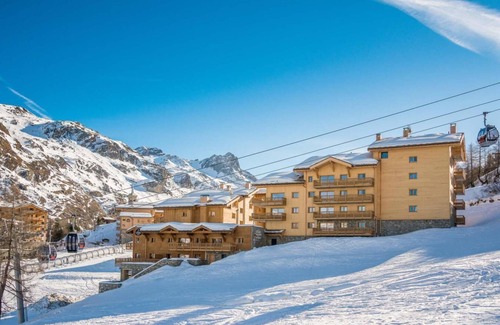 Les Boisses Apartment | 200m from resort center, 6th floor, fitness, swimming pool, sauna, hammam, balcony, tv, ski locker