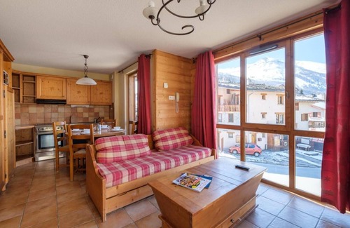 Lanslevillard Apartment | 200m from resort center, swimming pool, sauna, hammam, balcony, parking, tv, ski locker, 35m²