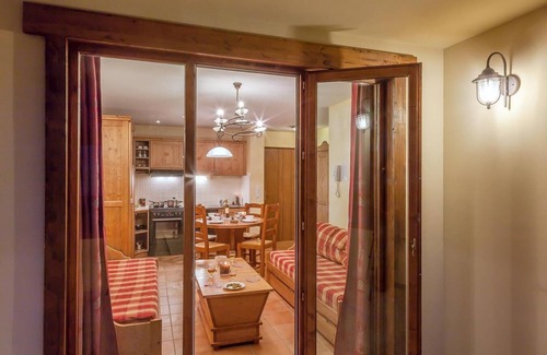 Lanslevillard Apartment | 200m from resort center, swimming pool, sauna, hammam, balcony, parking, tv, ski locker, 35m²
