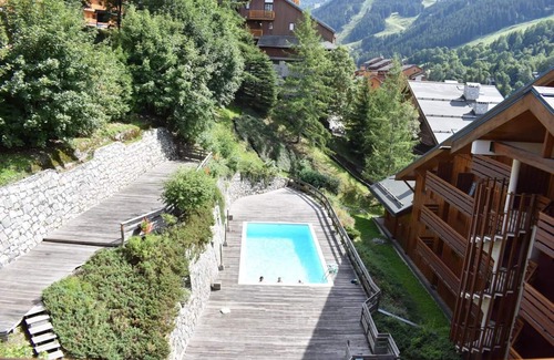 Meribel Centre Apartment | 200m from ski slopes, 6th floor, tv, ski locker, 50m², Méribel