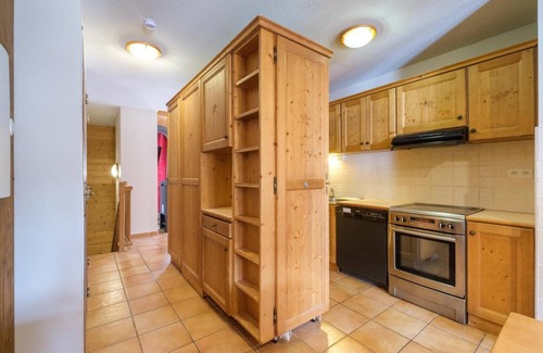 Lanslevillard Apartment | 200m from ski slopes, fitness, swimming pool, sauna, hammam, balcony, fireplace or stove, tv