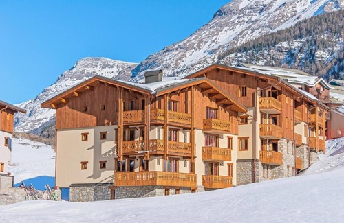 Lanslevillard Apartment | 200m from ski slopes, fitness, swimming pool, sauna, hammam, balcony, fireplace or stove, tv