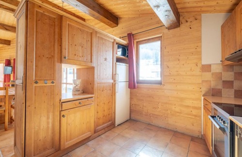 Lanslevillard Apartment | 200m from ski slopes, fitness, swimming pool, sauna, hammam, balcony, fireplace or stove, tv