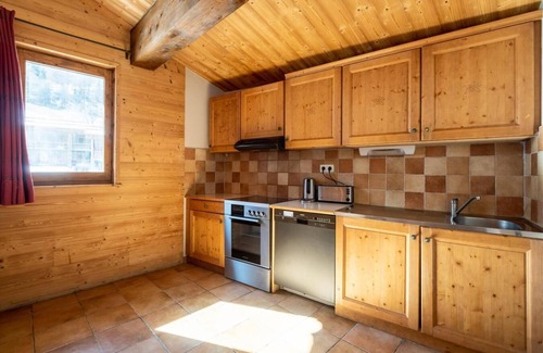 Lanslevillard Apartment | 200m from ski slopes, fitness, swimming pool, sauna, hammam, balcony, fireplace or stove, tv