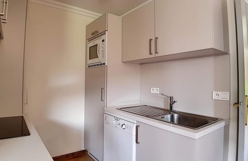 Les Menuires Apartment | 200m from ski slopes, 1st floor, fitness, balcony, tv, 50m², Les Menuires
