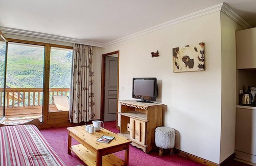 Les Menuires Apartment | 200m from ski slopes, 1st floor, fitness, balcony, tv, 50m², Les Menuires