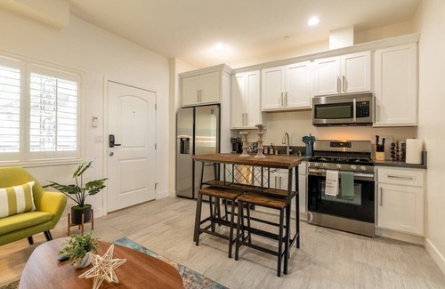Santa Ana Apartment | 202 Broadway · Modern Home W/Charming King Suite | 6Mi to Disney!