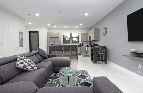 Miramar House | *2022 Brand New Modern Luxurious Townhouse*