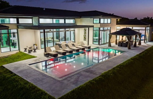 Plantation Villa | 2022 Mansion 7000 sf/Pool/Gameroom/Theater