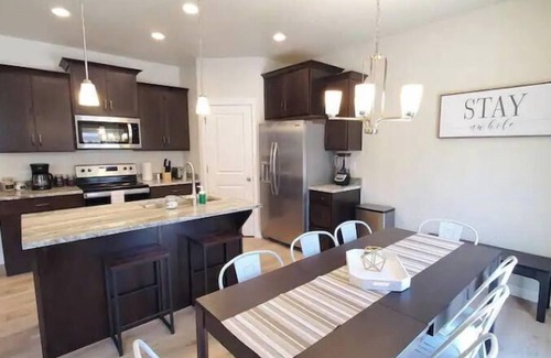 Lehi House | 2022 Townhome! Cozy King Bed in Silicon Slopes!