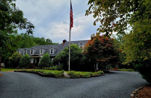 Pinehurst House | 2024 Pinehurst US Open beauty. 6000 sf rental home on 8 stunning acres!