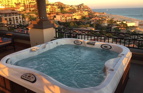 Paraiso Escondido Apartment | 2025 & 2026 dates, Top Floor 330° Ocean View, Huge Private Deck w/Hot Tub