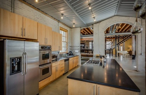 Three Oaks House | 2025/2026 Open! - Colossal Loft in Three Oaks. 2 Night Summer Minimum