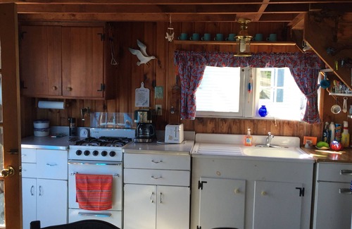 York Harbor Cottage | 2025 CLOSED /seasonal property jun-sep /2 dogs allowed, waterfront