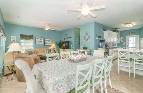 Surfside Beach House | 2025 DATES AVAILABLE WI/FI, LINENS, TOWELS, GOLF CART
