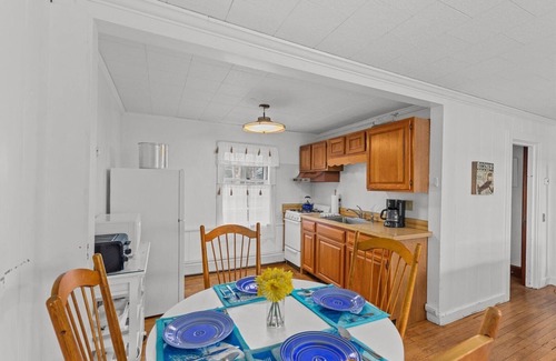 Eastham Condo | 2025 Mate's Quarters: 2-Bed Condo w/Water Views of Town Cove, Pet Friendly!