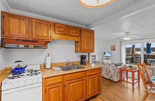 Eastham Condo | 2025 Mate's Quarters: 2-Bed Condo w/Water Views of Town Cove, Pet Friendly!