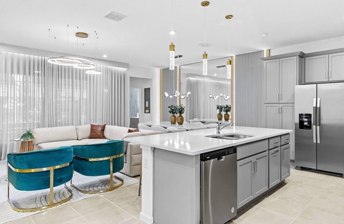 Florida Central Atlantic Coast House | 2025 NEW Luxury 06 Bedroom w/Pool & LED TV Outside