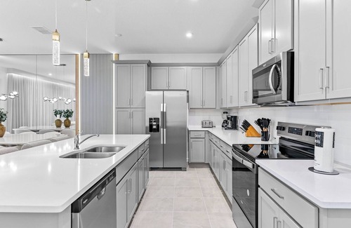 Florida Central Atlantic Coast House | 2025 NEW Luxury 06 Bedroom w/Pool & LED TV Outside