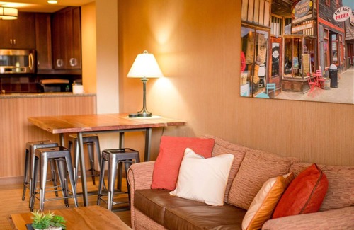 Cle Elum Condo | 2066 🏔🏌🏻Unique ONE Bedroom condo with full kitchen & private patio!
