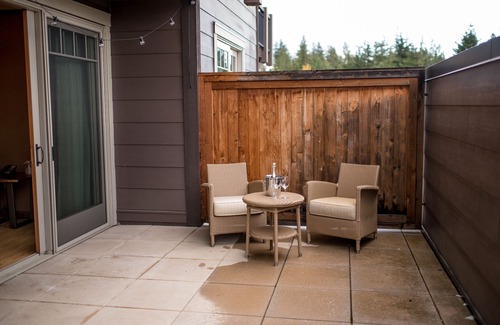 Cle Elum Condo | 2066 🏔🏌🏻Unique ONE Bedroom condo with full kitchen & private patio!
