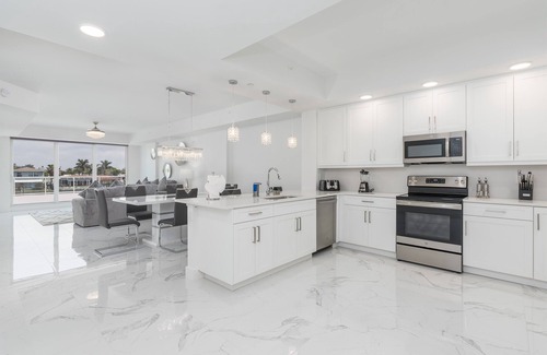 Island Estate Condo | 207, Water View-Clearwater Bch in 6 min, Pool/Gym