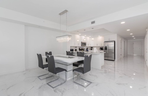 Island Estate Condo | 207, Water View-Clearwater Bch in 6 min, Pool/Gym