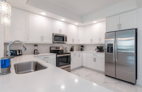 Island Estate Condo | 207, Water View-Clearwater Bch in 6 min, Pool/Gym