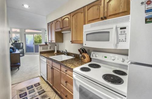 Warren Apartment | 208 Village Gate condo