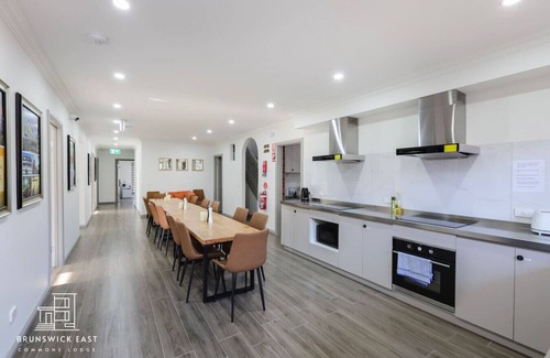 Brunswick East Hotel | 209 Stylish Queen BR w/Fast WiFi 18 mins tram to CBD