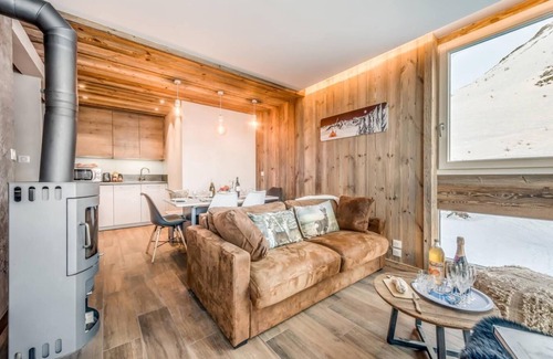 Le Lavachet Apartment | 20m from ski slopes, 2nd floor, balcony, fireplace or stove, tv, ski locker, 55m², Tignes