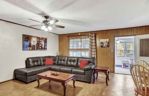 Texas City House | 20min→Galveston, Ruko TV Backyard King, garage