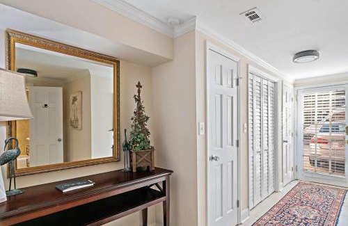 Historic District - North Apartment | 21 E York