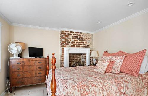 Historic District - North Apartment | 21 E York