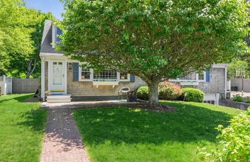 Harwich Port House | 21 Pine Street Harwich Port Cape Cod - - Luna Sea Cottage