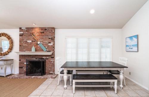 Balboa Island House | 210 Opal Ave Front House