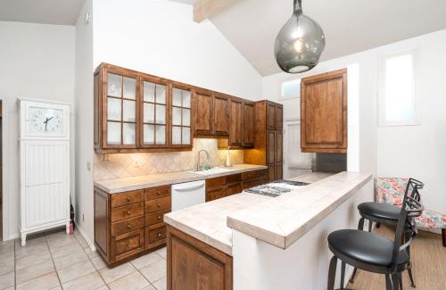Balboa Island House | 210 Opal Ave Front House