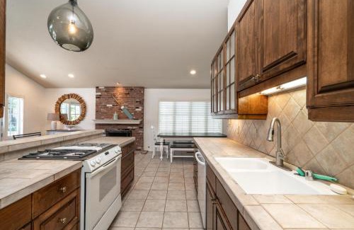 Balboa Island House | 210 Opal Ave Front House
