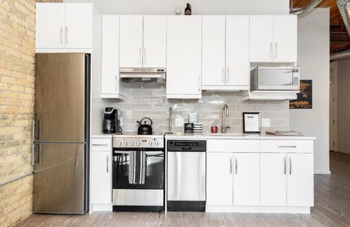 Exchange District Condo | (211) Market Ave Exchange District +Entire 2BR 1BATH+ Fast Wifi (139)