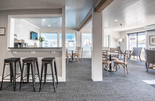 Charlevoix House | 212 Pointes North Inn